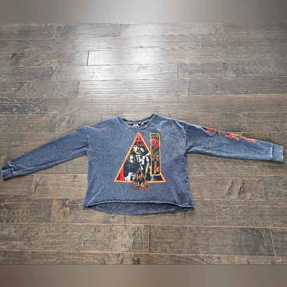 Def Leopard Women's Long Sleeve Sweatshirt sz medium - Picture 2 of 4